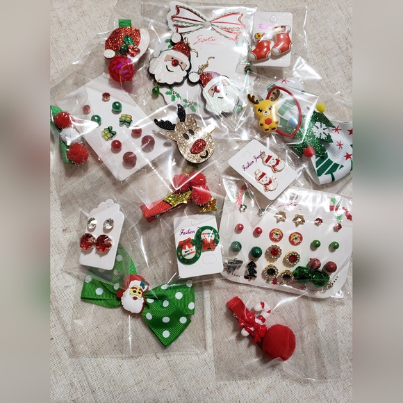 Christmas Stocking Stuffers Accessories Bundle Of 15 Pieces - Picture 3 of 3